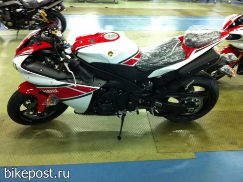 Первые фото Yamaha YZF-R1 2012