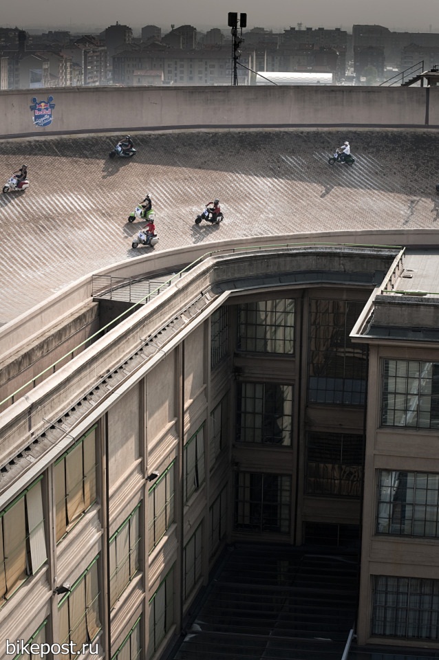 Гонки скутеров на краше фабрики Фиат