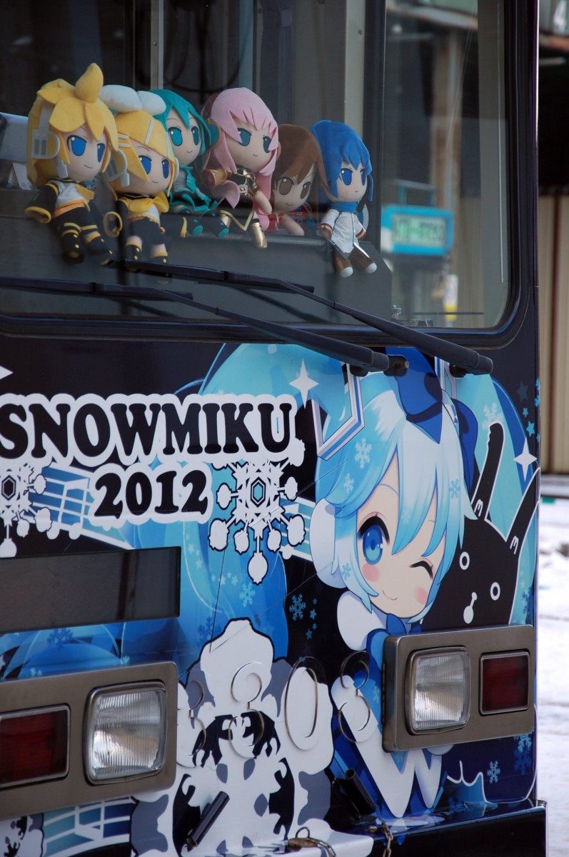 У снежной Мику теперь есть собственный трамвай