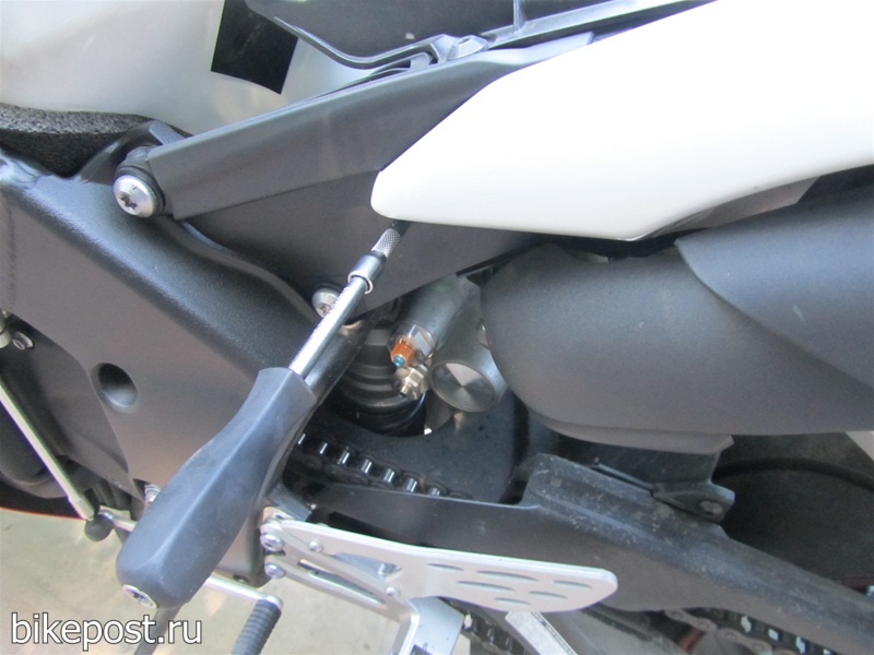 Замена свечей на мотоцикле Yamaha YZF-R1 2009