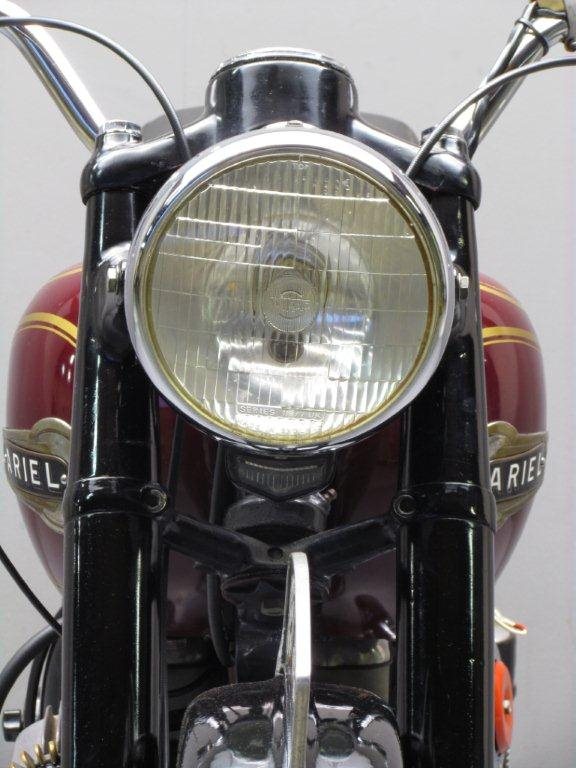 Ретро мотоцикл Ariel Square Four 1951