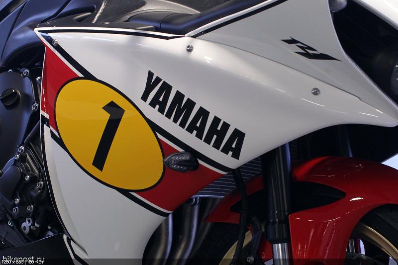 Спортбайк Yamaha YZF-R1 Джакомо Агостини Эдишн